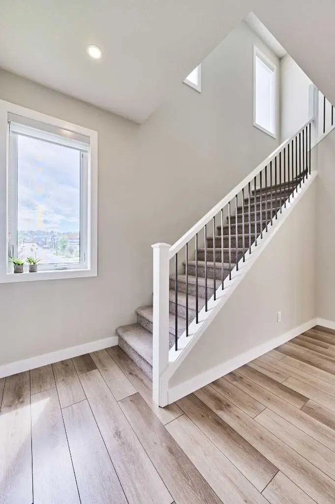 102 Crestridge Common SW Calgary AB T3B 6J5