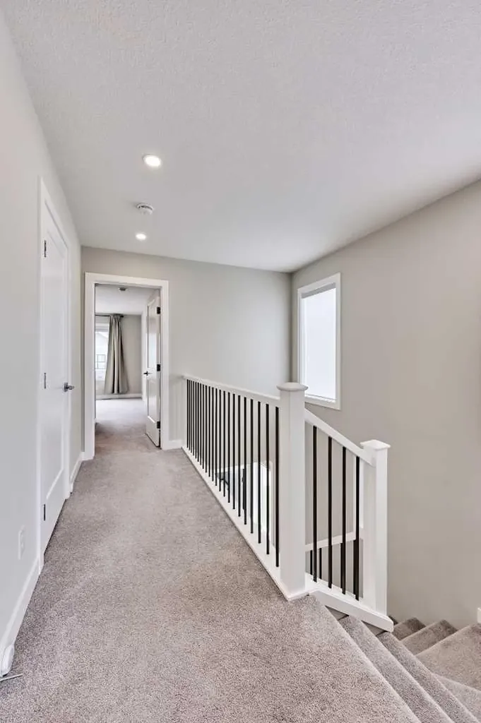 102 Crestridge Common SW Calgary AB T3B 6J5