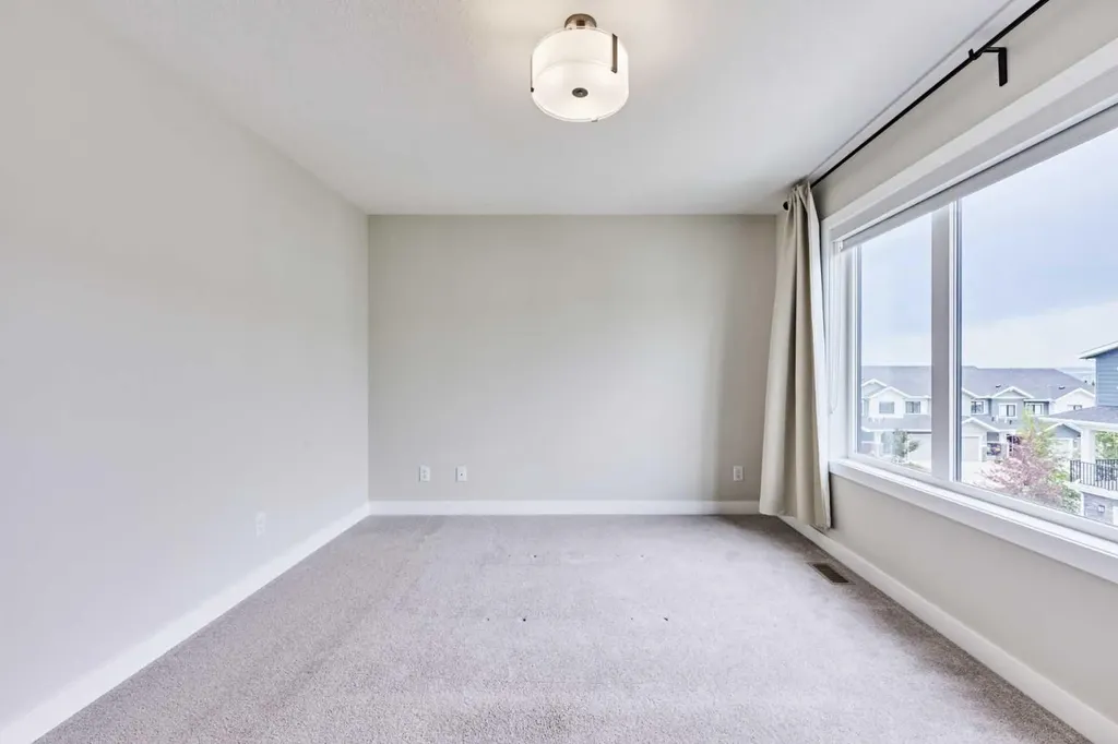 102 Crestridge Common SW Calgary AB T3B 6J5
