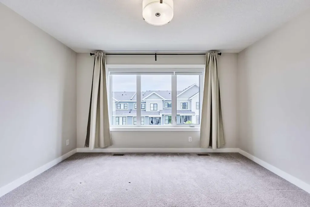 102 Crestridge Common SW Calgary AB T3B 6J5