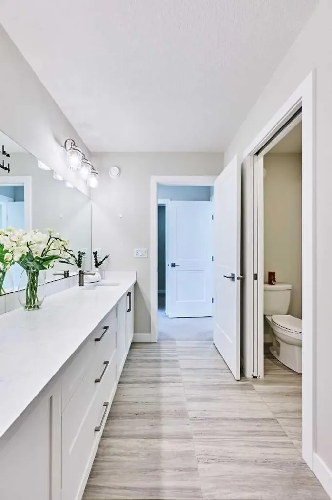 102 Crestridge Common SW Calgary AB T3B 6J5