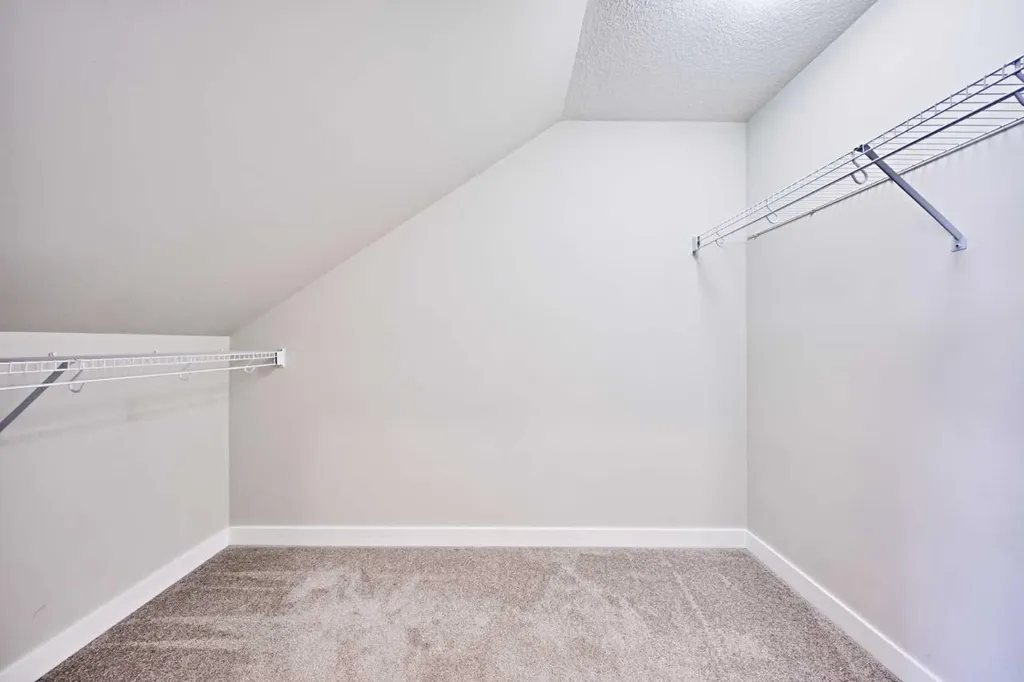 102 Crestridge Common SW Calgary AB T3B 6J5