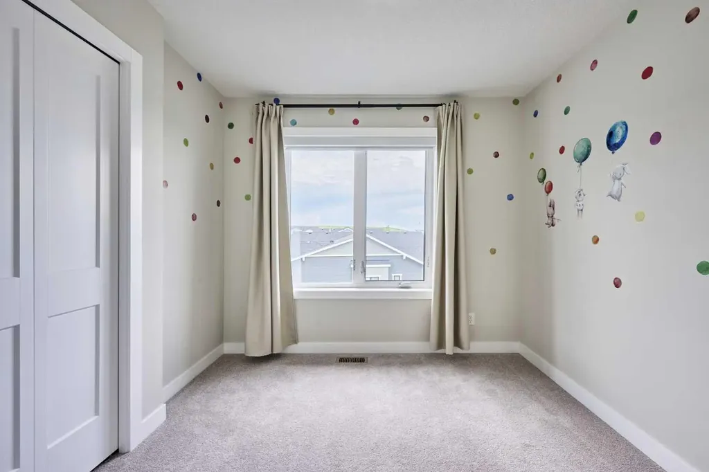 102 Crestridge Common SW Calgary AB T3B 6J5