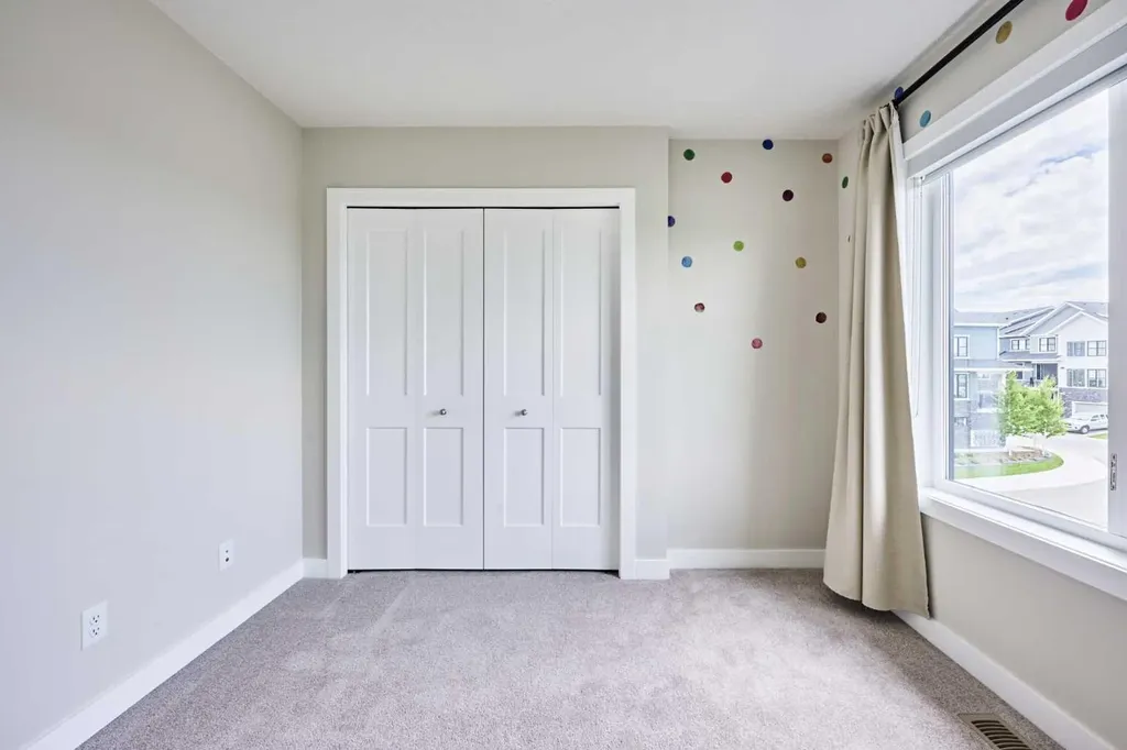 102 Crestridge Common SW Calgary AB T3B 6J5