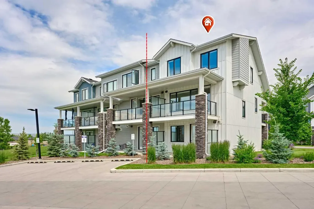 102 Crestridge Common SW Calgary AB T3B 6J5