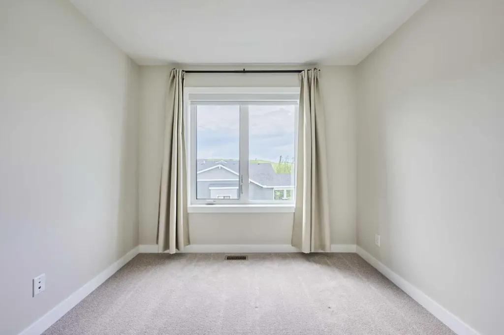 102 Crestridge Common SW Calgary AB T3B 6J5