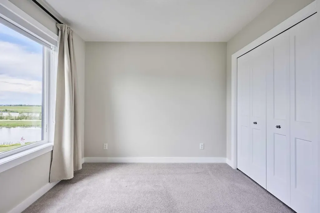 102 Crestridge Common SW Calgary AB T3B 6J5