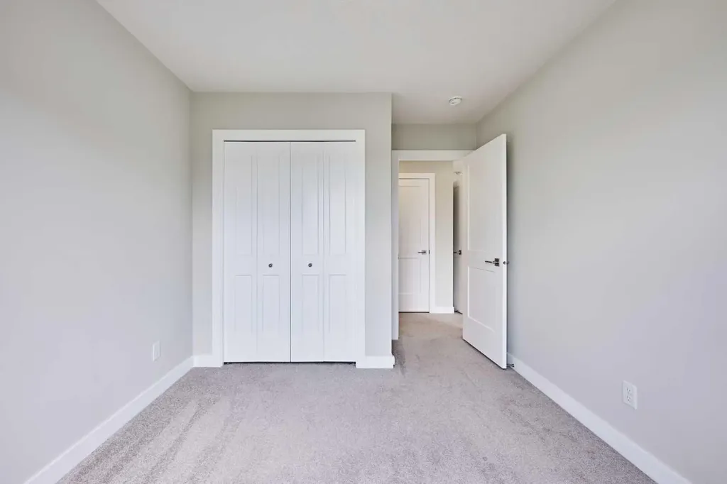 102 Crestridge Common SW Calgary AB T3B 6J5