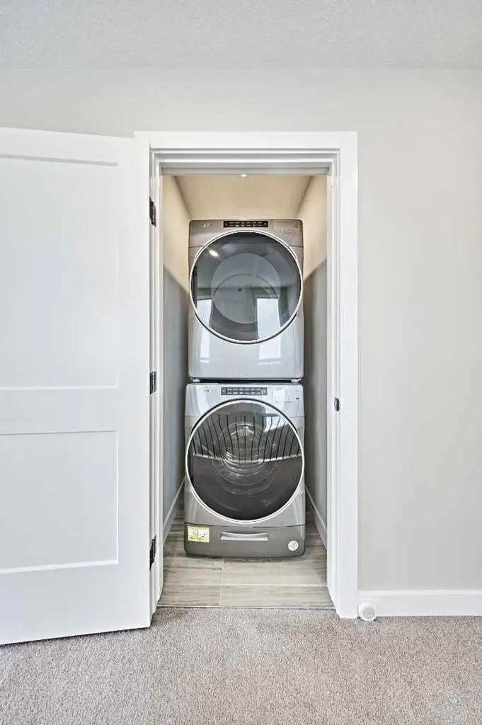 102 Crestridge Common SW Calgary AB T3B 6J5