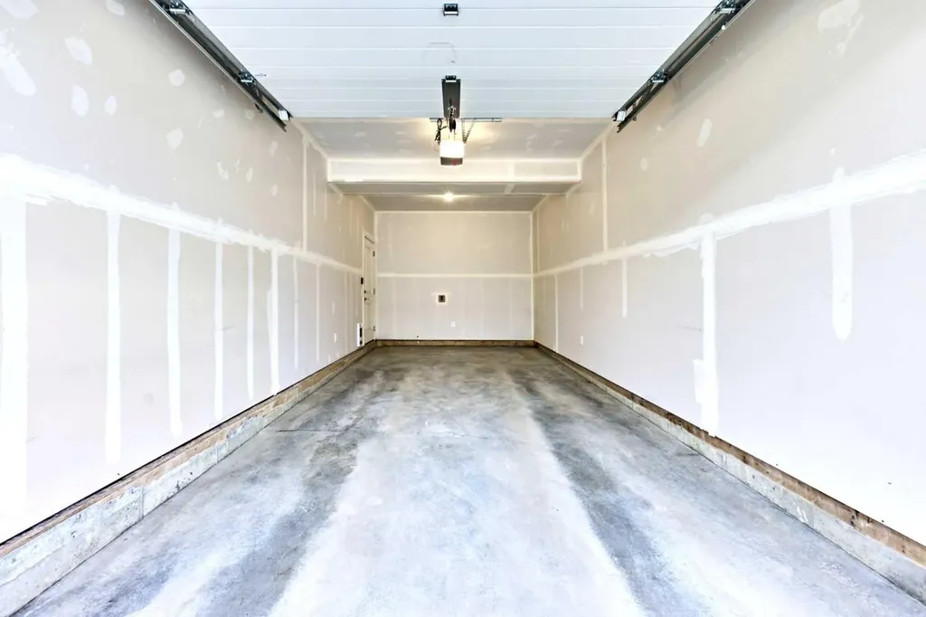 102 Crestridge Common SW Calgary AB T3B 6J5