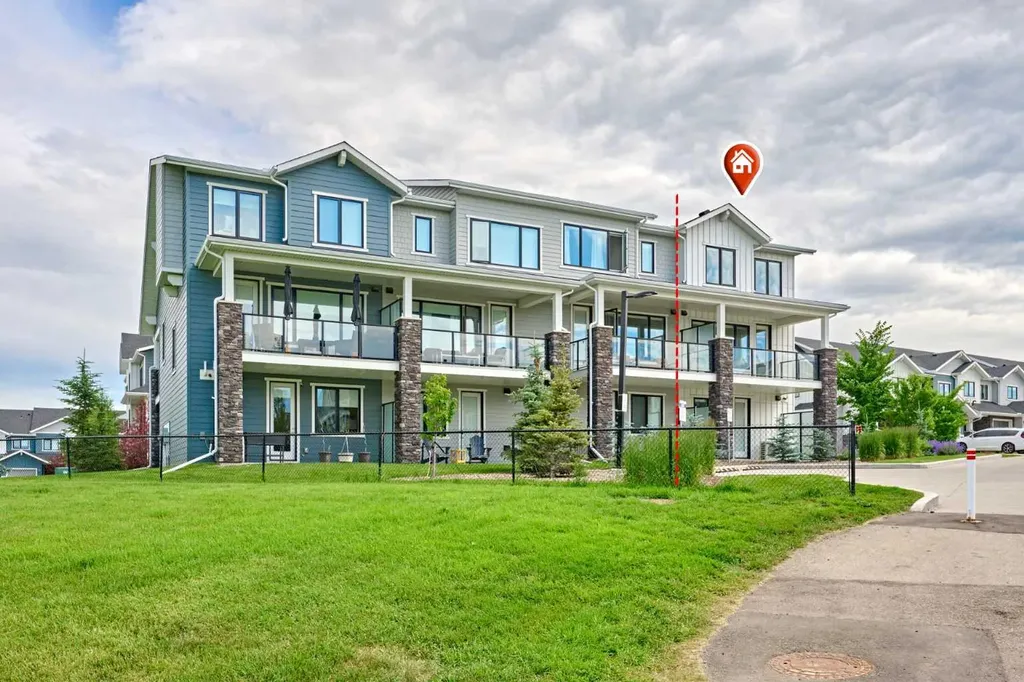 102 Crestridge Common SW Calgary AB T3B 6J5
