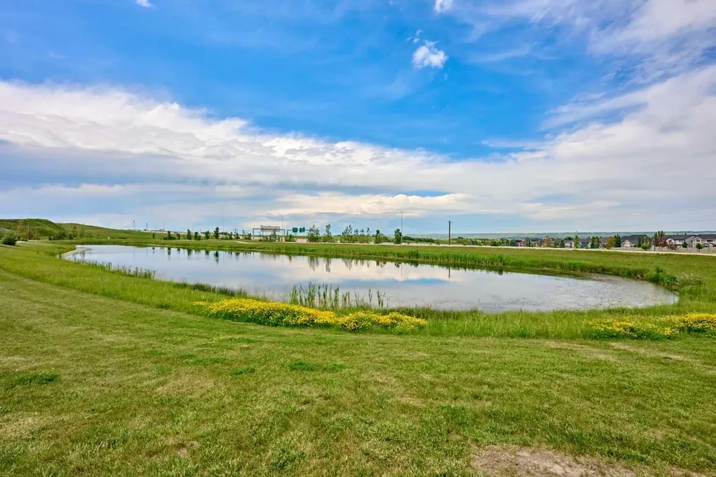 102 Crestridge Common SW Calgary AB T3B 6J5