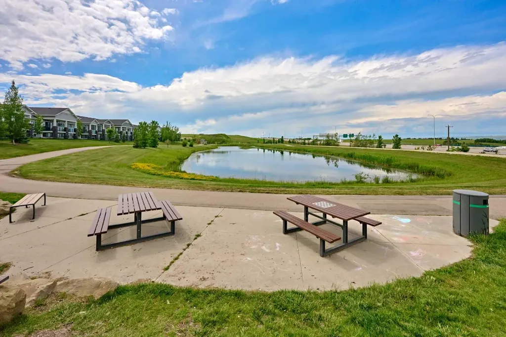 102 Crestridge Common SW Calgary AB T3B 6J5