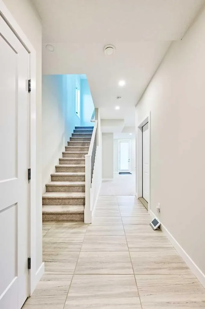 102 Crestridge Common SW Calgary AB T3B 6J5