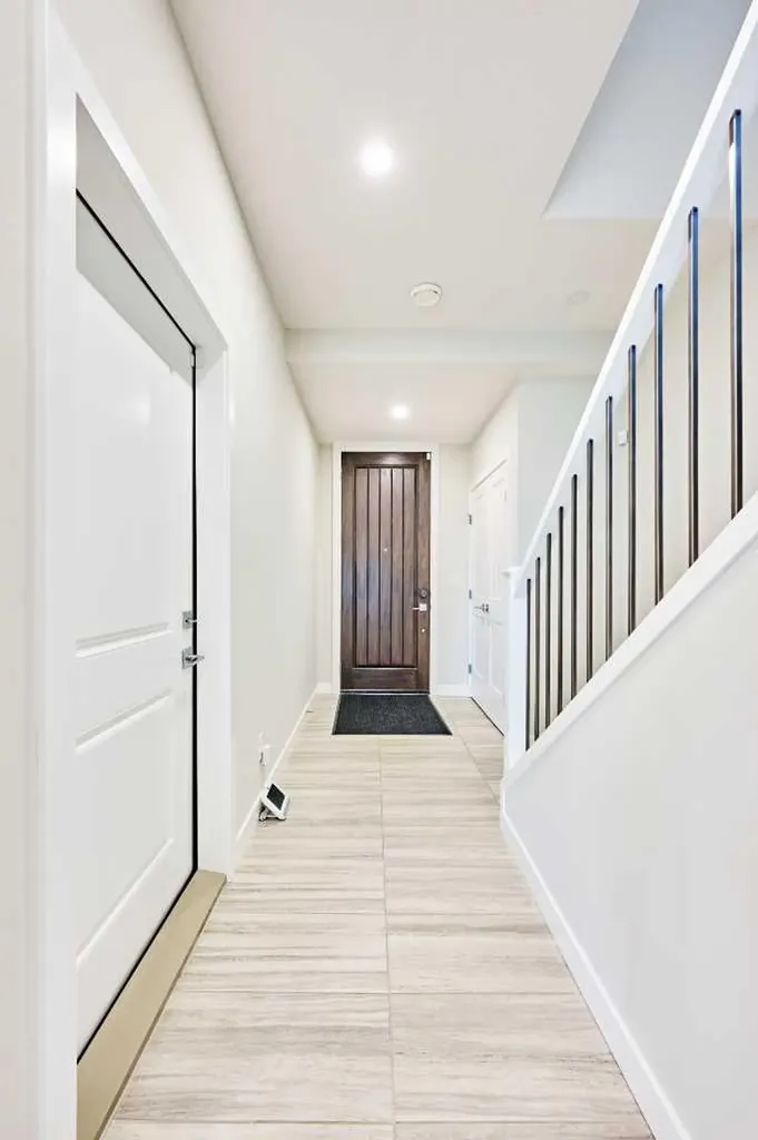 102 Crestridge Common SW Calgary AB T3B 6J5