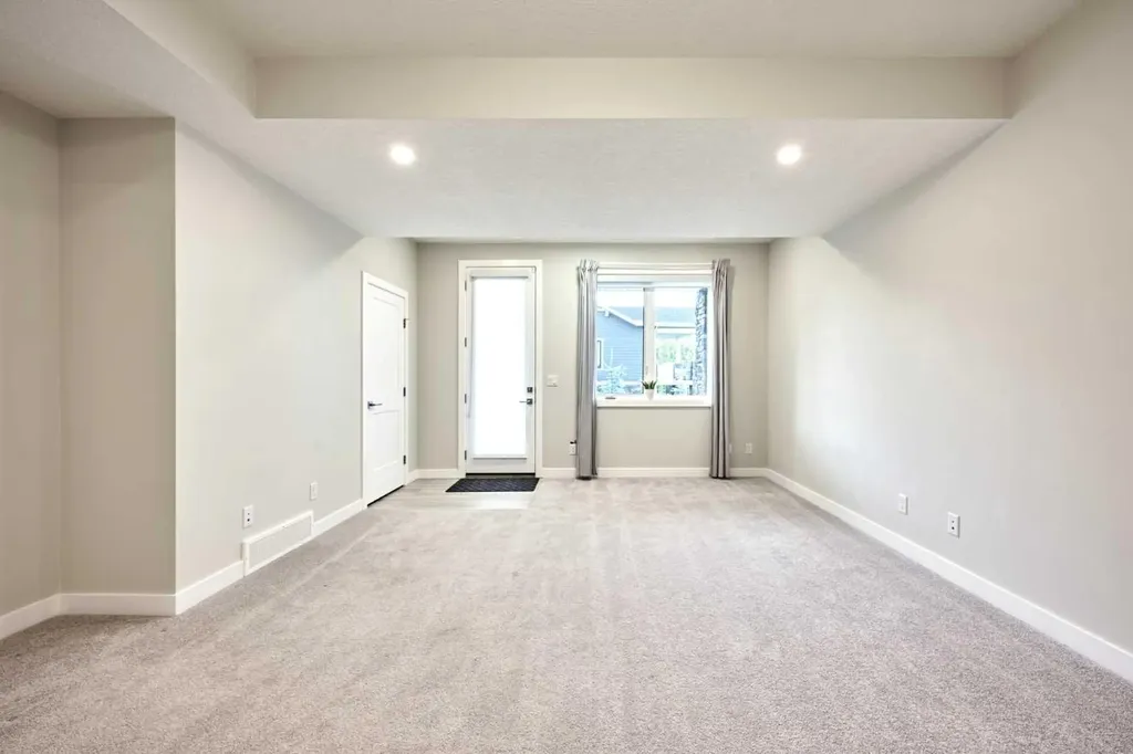 102 Crestridge Common SW Calgary AB T3B 6J5