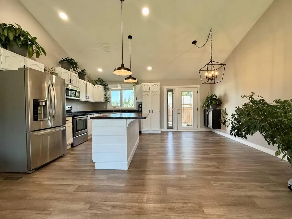 5008 4 Avenue Chauvin AB T0B 0V0