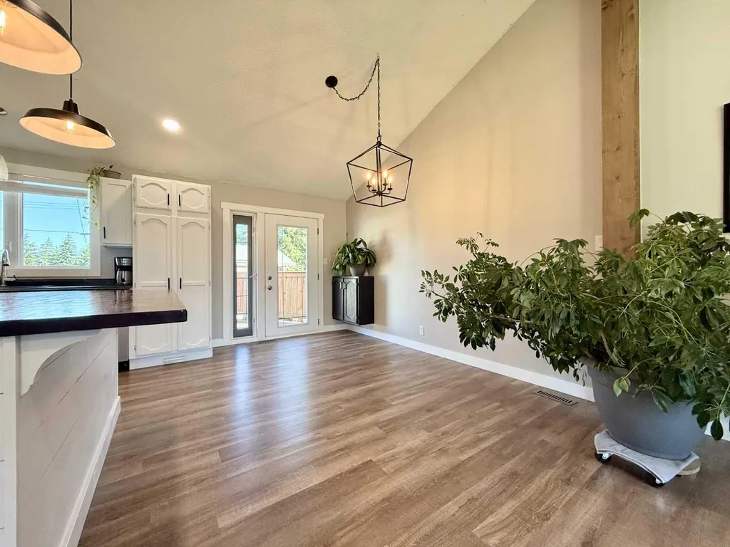 5008 4 Avenue Chauvin AB T0B 0V0