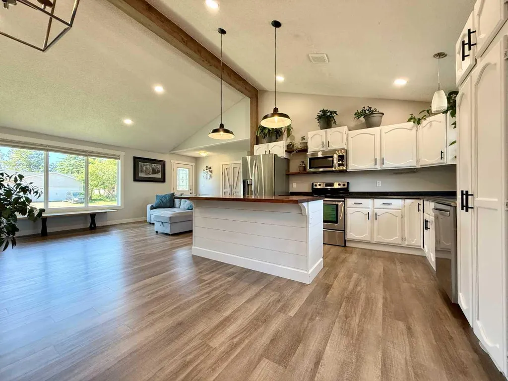 5008 4 Avenue Chauvin AB T0B 0V0