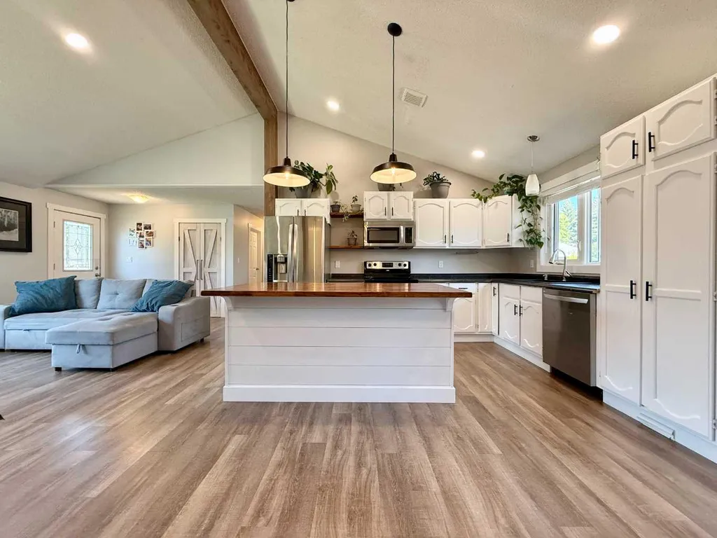 5008 4 Avenue Chauvin AB T0B 0V0