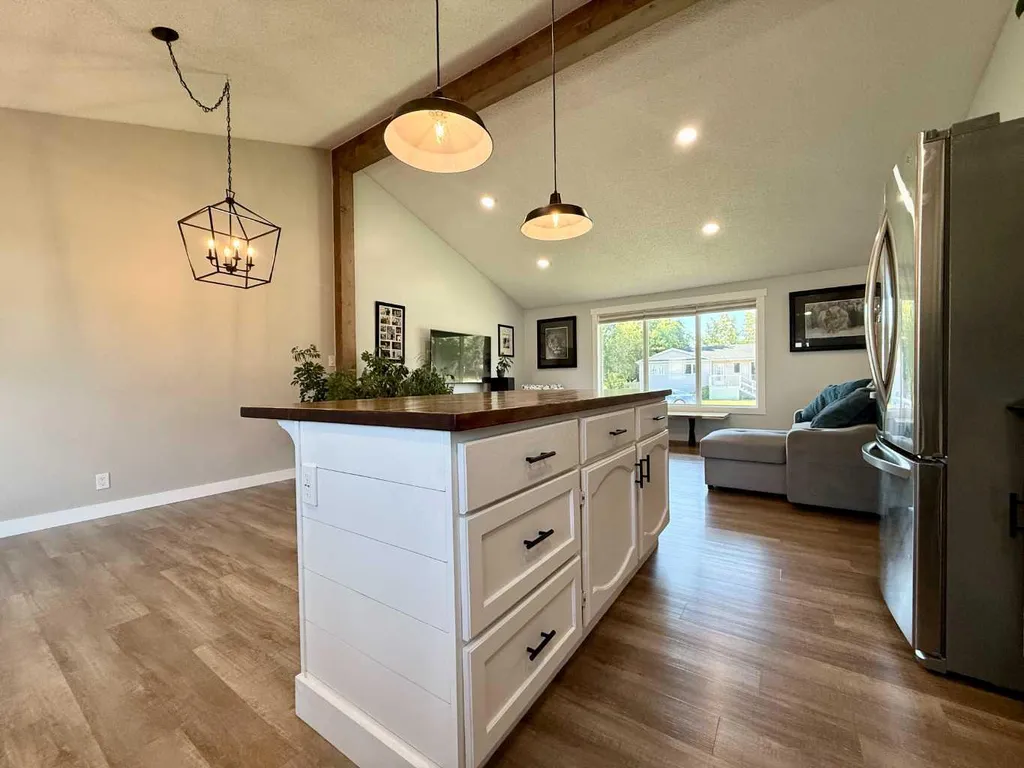 5008 4 Avenue Chauvin AB T0B 0V0