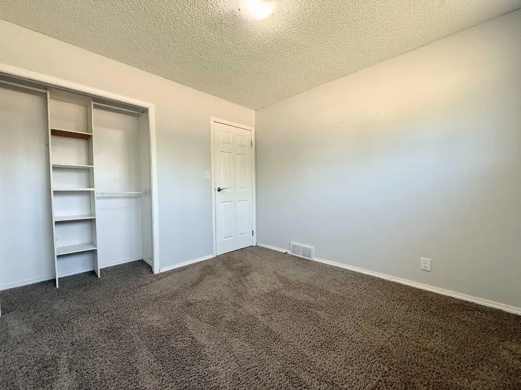 5008 4 Avenue Chauvin AB T0B 0V0
