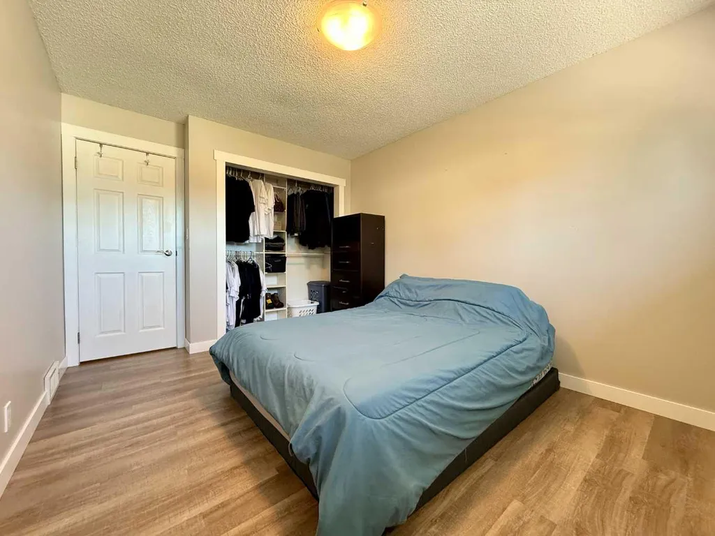 5008 4 Avenue Chauvin AB T0B 0V0