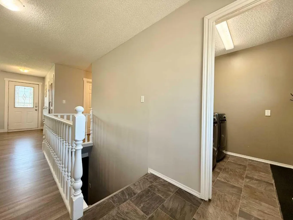 5008 4 Avenue Chauvin AB T0B 0V0