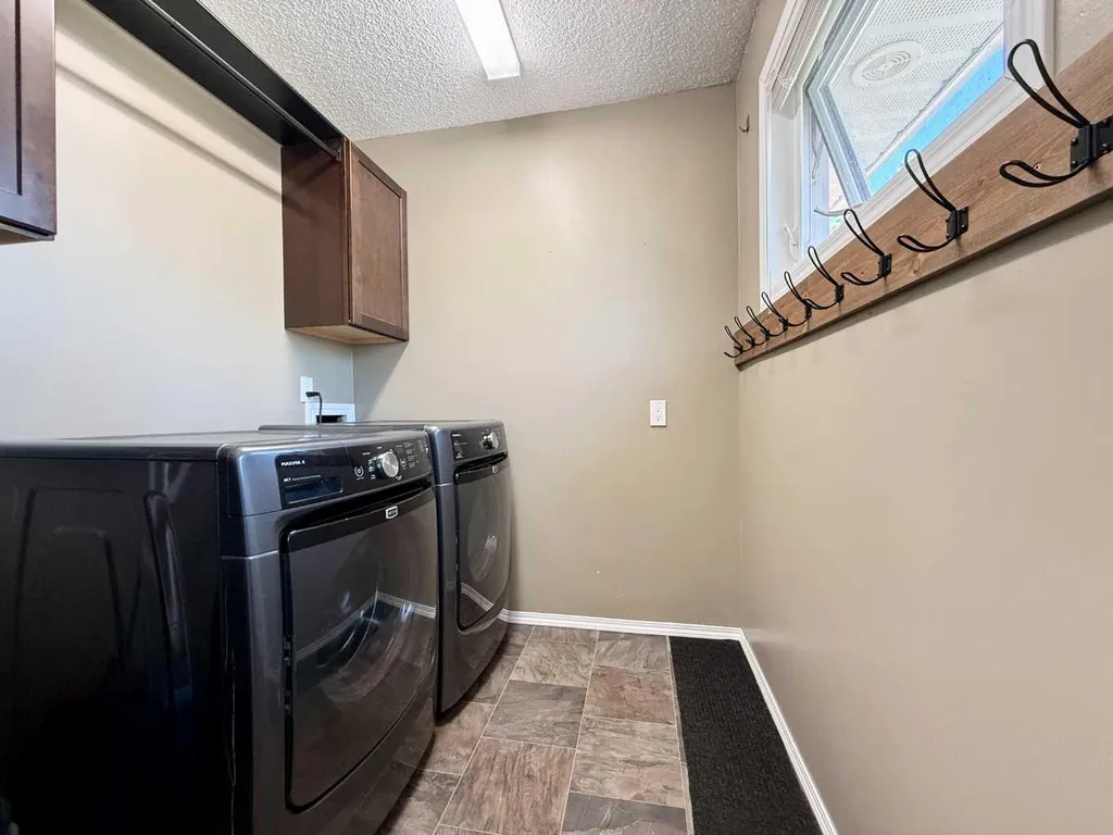 5008 4 Avenue Chauvin AB T0B 0V0