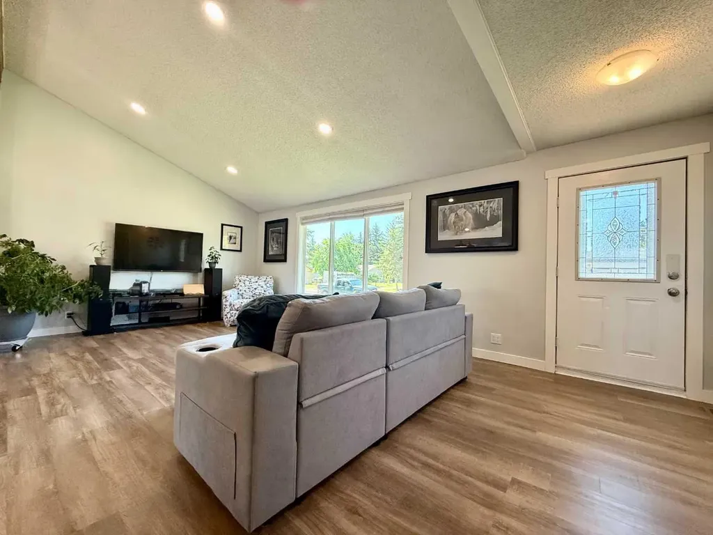 5008 4 Avenue Chauvin AB T0B 0V0