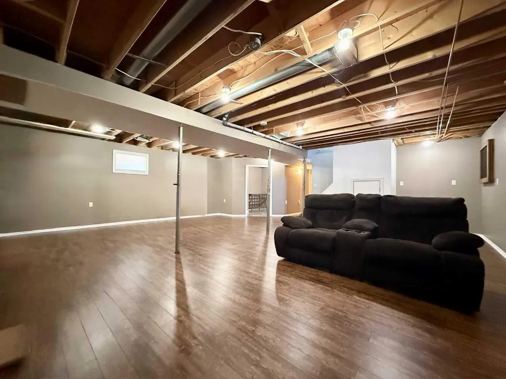 5008 4 Avenue Chauvin AB T0B 0V0