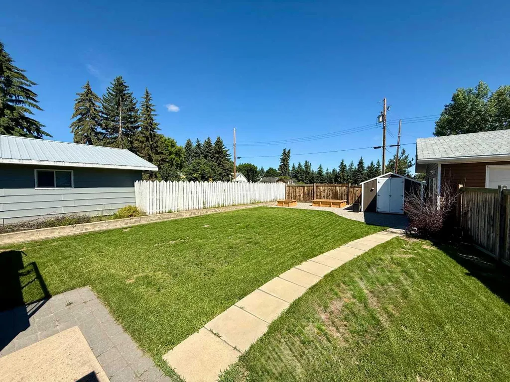 5008 4 Avenue Chauvin AB T0B 0V0