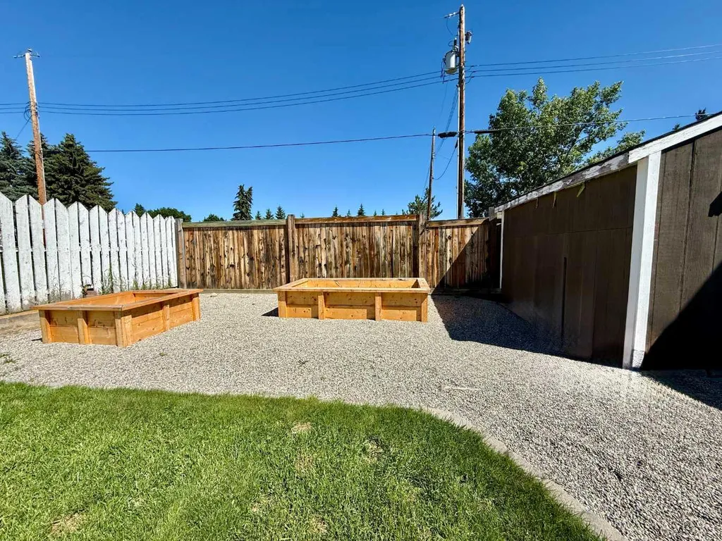 5008 4 Avenue Chauvin AB T0B 0V0