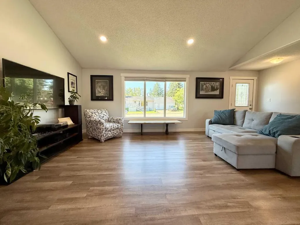 5008 4 Avenue Chauvin AB T0B 0V0