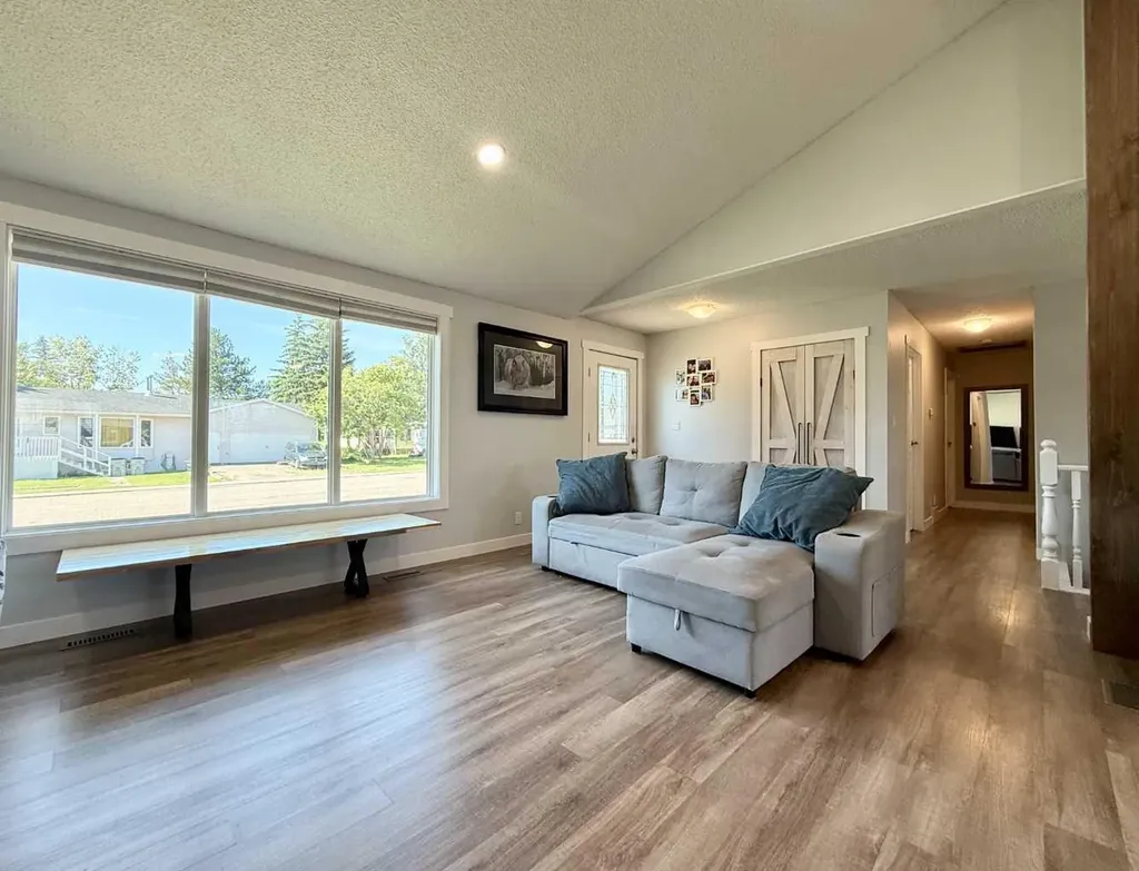5008 4 Avenue Chauvin AB T0B 0V0