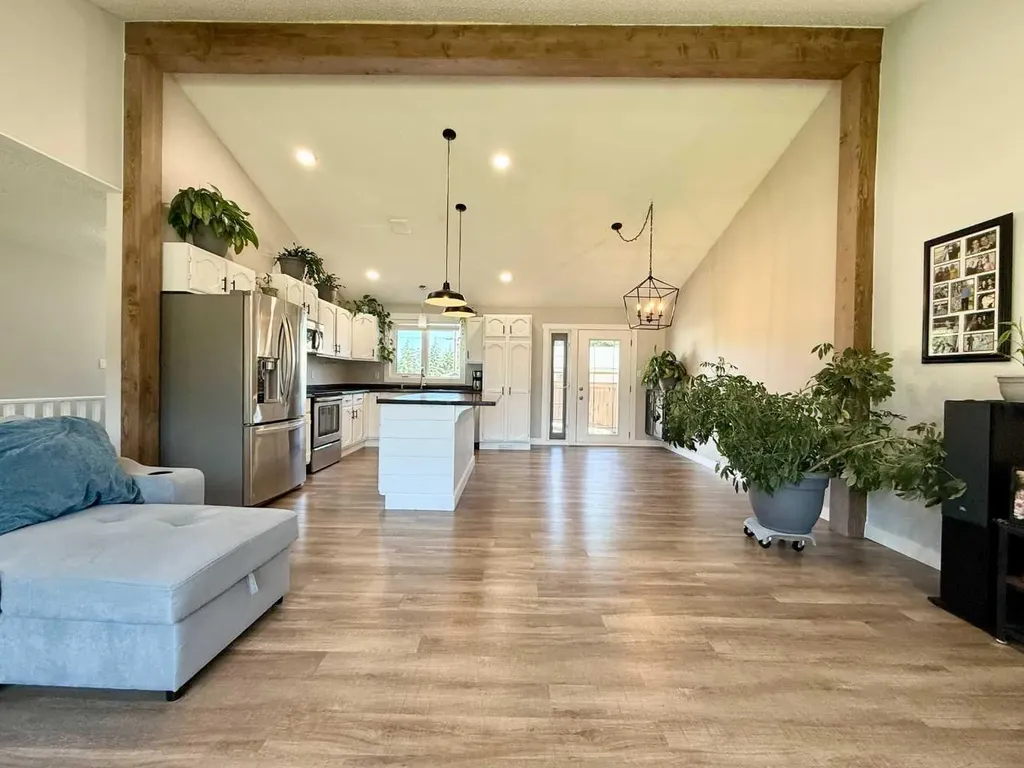 5008 4 Avenue Chauvin AB T0B 0V0