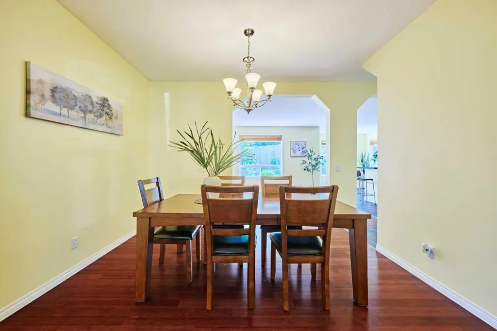 62 Crestmont Drive SW Calgary AB T3B 5X7