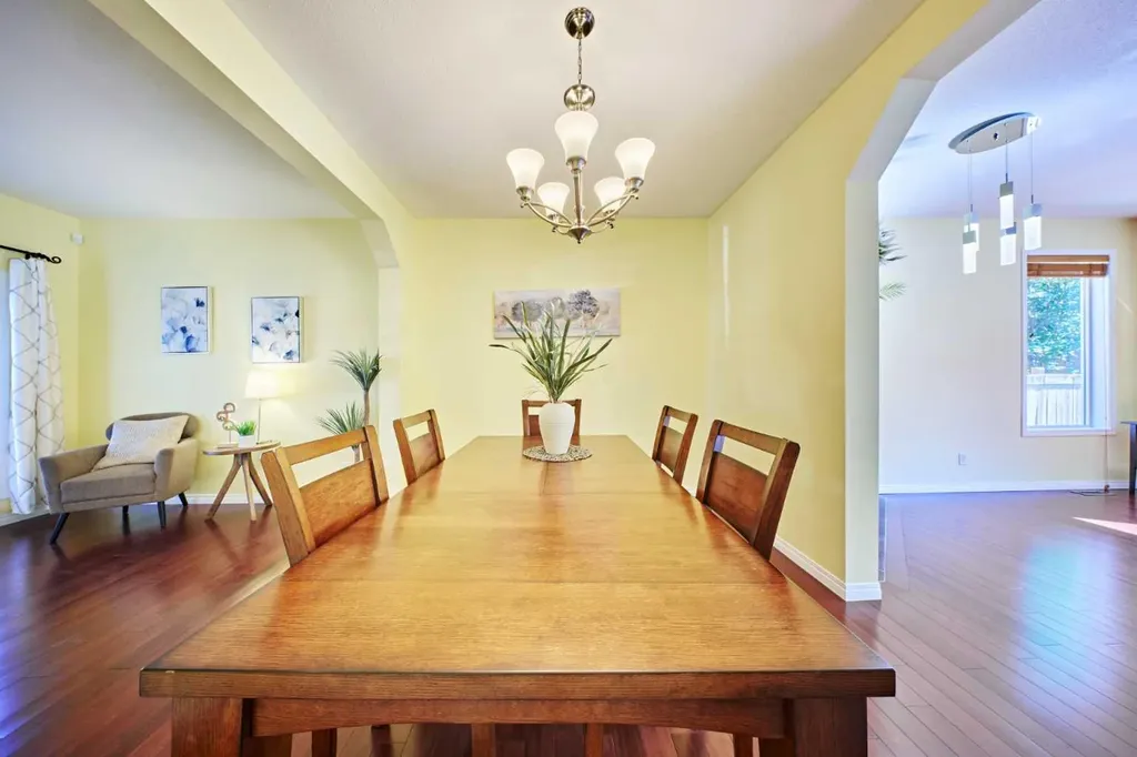 62 Crestmont Drive SW Calgary AB T3B 5X7