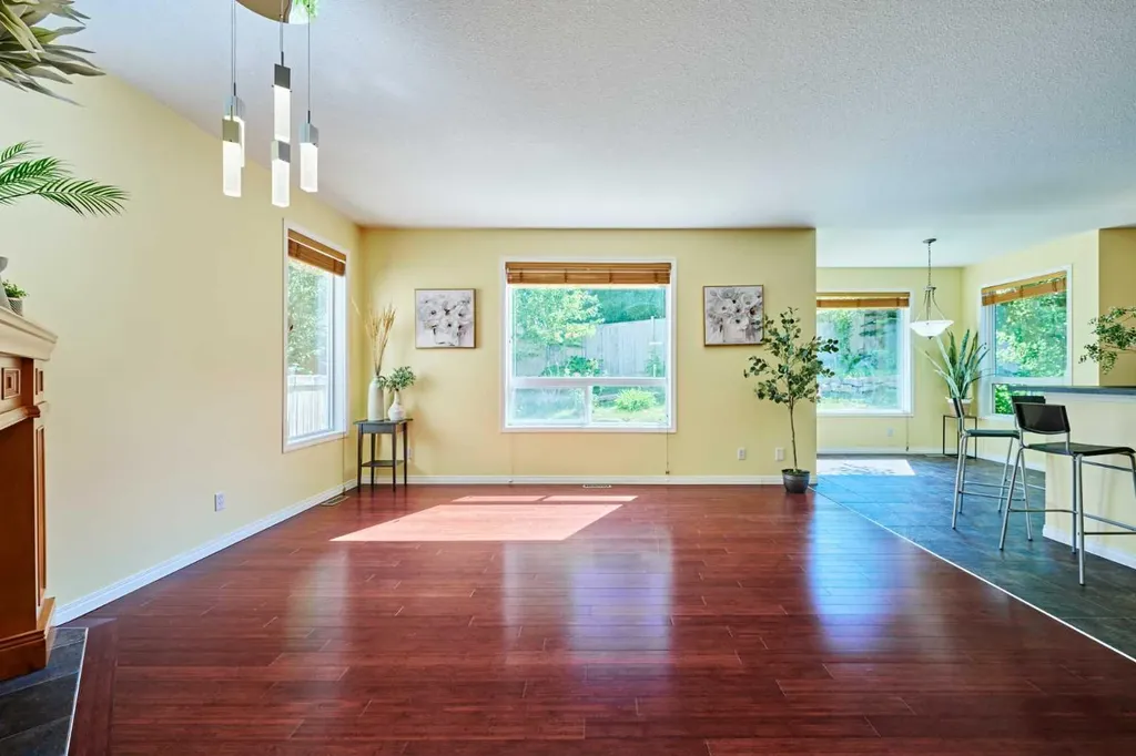 62 Crestmont Drive SW Calgary AB T3B 5X7