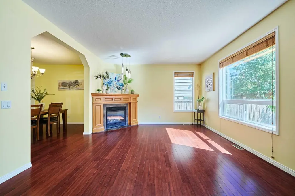 62 Crestmont Drive SW Calgary AB T3B 5X7
