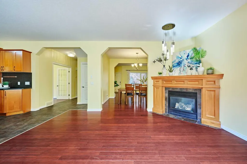 62 Crestmont Drive SW Calgary AB T3B 5X7
