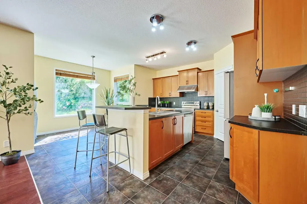62 Crestmont Drive SW Calgary AB T3B 5X7