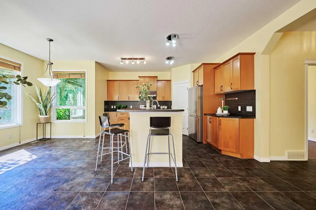 62 Crestmont Drive SW Calgary AB T3B 5X7