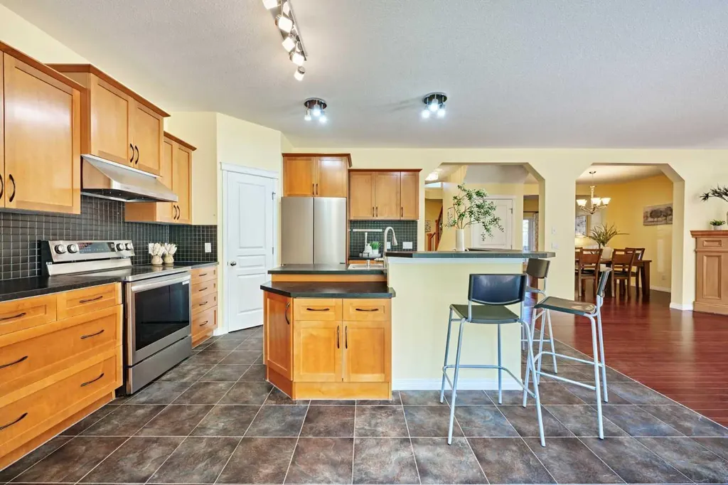 62 Crestmont Drive SW Calgary AB T3B 5X7