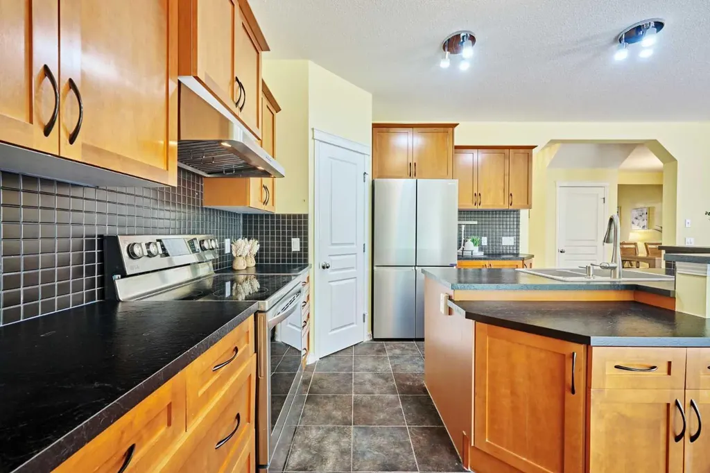 62 Crestmont Drive SW Calgary AB T3B 5X7