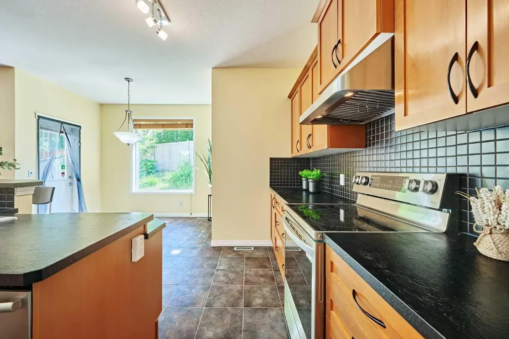 62 Crestmont Drive SW Calgary AB T3B 5X7