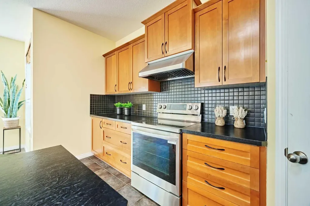 62 Crestmont Drive SW Calgary AB T3B 5X7