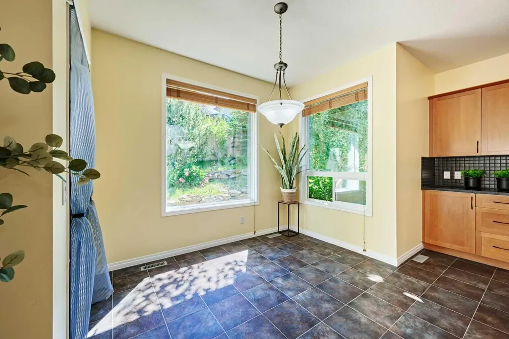 62 Crestmont Drive SW Calgary AB T3B 5X7