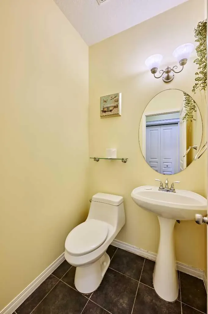 62 Crestmont Drive SW Calgary AB T3B 5X7