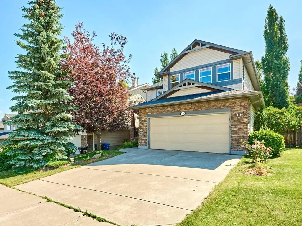 62 Crestmont Drive SW Calgary AB T3B 5X7